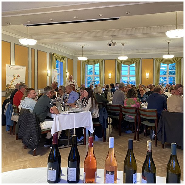 Firma Vinsmagning og Tapas i det rustikke Odd fellow Pal� i Roskilde