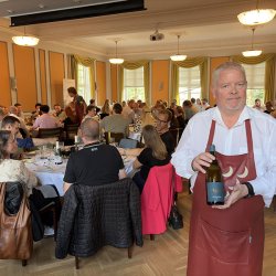 Firma Vinsmagning og Tapas i det rustikke Odd fellow Pal� i Roskilde