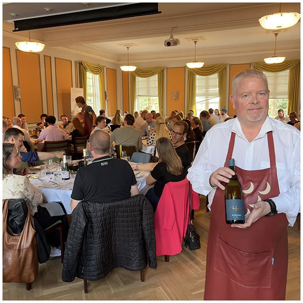 Firma Vinsmagning og Tapas i det rustikke Odd fellow Pal� i Roskilde